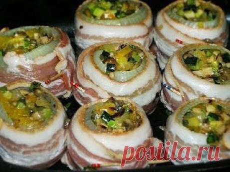 Самые вкусные рецепты: Фаршированный лук в беконе