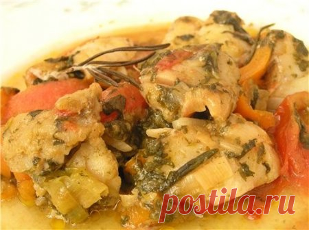 Рыбное рагу с овощами и щавелем .