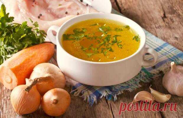 Куриный бульон - за что его нужно хотя бы уважать ? Что там с курочками, какую выбрать ? Овощи, соль, приправы и специи. Когда и сколько добавлять и что это дает бульону. Пена - снимать или оставить ? И, конечно, рецепт лучшего бульона из расчета на курочку весом 1.5 кг Куриный бульон с петрушкой. - 28 февраля - 43823287955 - Медиаплатформа МирТесен