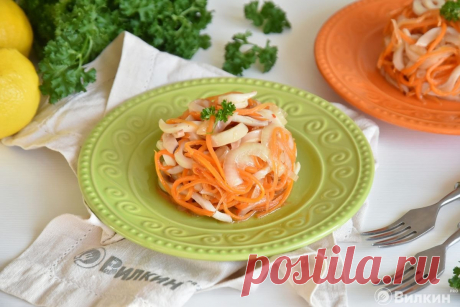 Салат с кальмарами и корейской морковью: необыкновенный пикантный вкус - рецепт с фото пошагово С тех пор как в моду вошли так называемые салаты по-корейски, у каждой хозяйки появился свой рецепт приготовления. Это популярная острая закуска, не имеющая к корейцам...