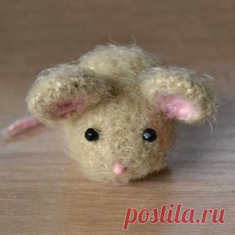 PDF Мышки крючком. FREE crochet pattern; Аmigurumi animal patterns. Амигуруми схемы и описания на русском. Вязаные игрушки и поделки своими руками #amimore - Мышь, мышка, маленький мышонок, крыса.