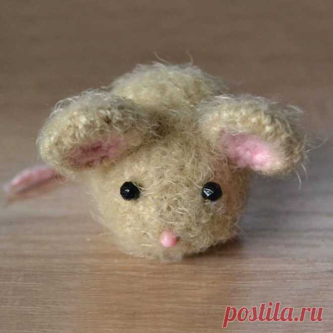 PDF Мышки крючком. FREE crochet pattern; Аmigurumi animal patterns. Амигуруми схемы и описания на русском. Вязаные игрушки и поделки своими руками #amimore - Мышь, мышка, маленький мышонок, крыса.