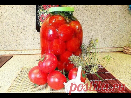 Соленые помидоры в банке на зиму.