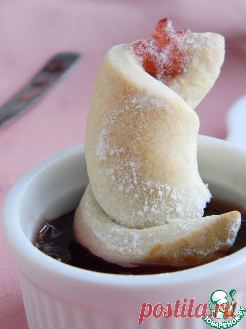 Рогалики с клубничным джемом - кулинарный рецепт