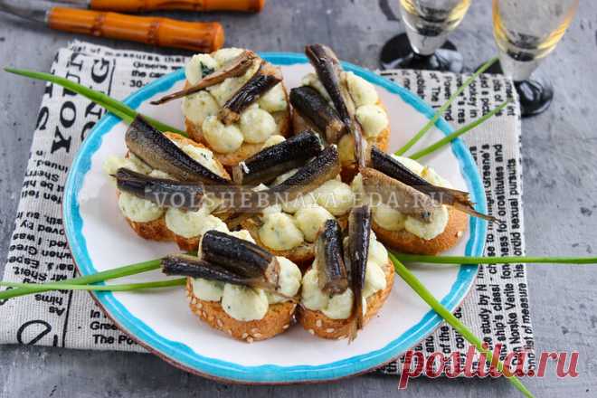 Бутерброды со шпротами | Волшебная Eда.ру Готовим красивые и вкусные бутерброды со шпротами праздничный стол — привычная закуска в необычной подаче. Пошаговый рецепт с фото.