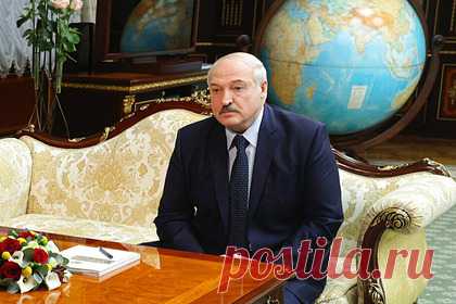 Срок полномочий президента Белоруссии ограничат. Председатель Конституционного суда Белоруссии Петр Миклашевич рассказал об ограничении срока полномочий президента страны. По его словам, в Конституции предложили закрепить, что один человек может занимать пост главы республики не более двух сроков. Кроме того, для будущего президента могут повысить возрастной ценз.