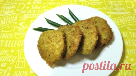 Драники с фаршем, деруны
картофель — 1 кг.
яйцо куриное — 2 шт.
мука пшеничная — 4 ст.л.
свинина — 300 гр.
лук репчатый — 1 шт.
специи — 2 ч.л.
масло растительное
соль