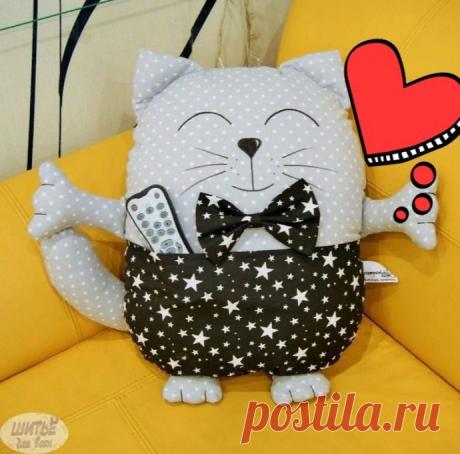 Множество вариантов подушек в виде котиков