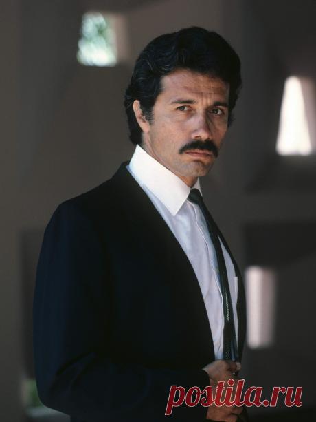 Эдвард Джеймс Олмос