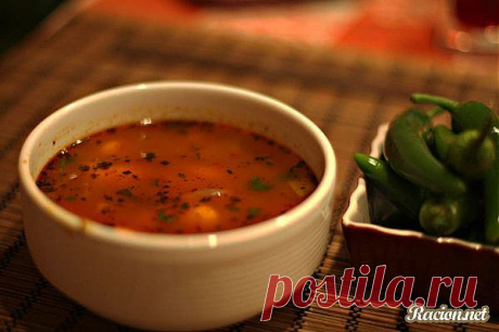 Болгарский суп с фасолью и мясом (Боб Чорба)
Ингредиенты (На 6 чел.)
 
Фасоль белая сухая 200 г
Вода 1,5 л
Морковь 1 шт.
Перец болгарский грунтовой 2 шт.
Помидор 2 шт.
Лук репчатый 1 шт.
Перец чили 2 шт.
Мята свежая 4 шт.
Бекон 150 г
Паприка молотая 1 ч.л
Соль по вкусу