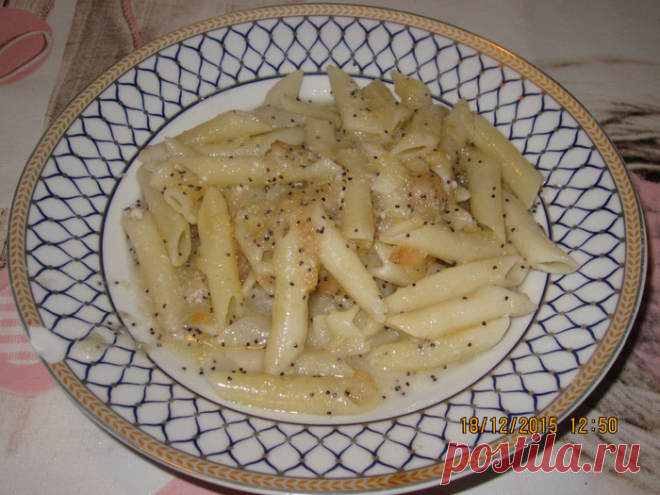 Сладкие макароны с сливочно -яблочным соусом