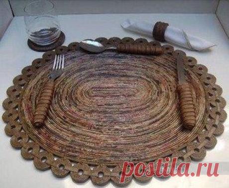 Отличные идеи салфеток из газетных трубочек.