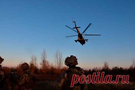На Украине рассказали про численность российских войск у границы. В Минобороны Украины сообщили, что у границы страны и на территории самопровозглашенных республик Донбасса сосредоточена группировка российских войск общей численностью около 90 тысяч человек. В их состав входят войска Южного и Западного военных округов, средства Черноморского флота России и другие подразделения.