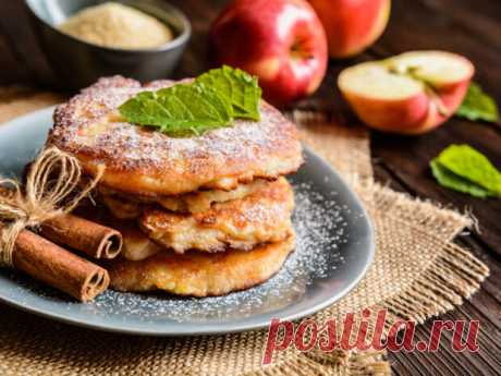 Оладьи фруктовые - БУДЕТ ВКУСНО! - медиаплатформа МирТесен Чтобы разнообразить детское меню - приготовьте оладьи с фруктами. Ваши дети будут в восторге! Ингредиенты Мука - 1 стакан Молоко - 1 стакан Молоко сухое - 1 ст. л. Разрыхлитель - 1/2 ч. л. Корица - 1 ч. л. Фрукты - 450 г Сахарная пудра - 1 ст. л. Масло растительное - 2 стакана Способ приготовления