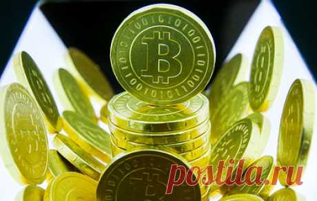Стоимость биткойна снижалась более чем на 11%. По данным площадки Binance, она падала до $53,868 тыс.