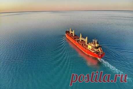 Два российских моряка погибли на борту судна в Болгарии. Двое российских моряков погибли на борту судна в порту Варны в Болгарии. Пока что судно находится в порту Варны, болгарские правоохранительные органы устанавливают причину гибели россиян. Их имена не приводятся, но известно, что это граждане России в возрасте 32 и 58 лет.