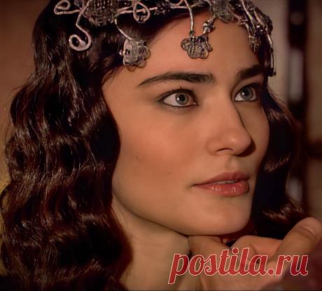 Саадет Аксой