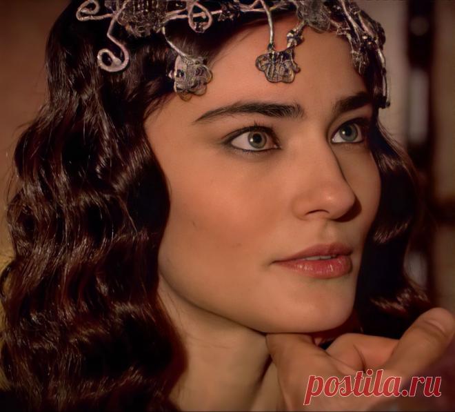 Саадет Аксой