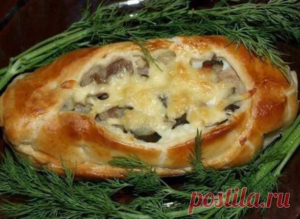 Лодочки из слоеного теста с картофелем, мясом и огурчиками / Мамина песочница