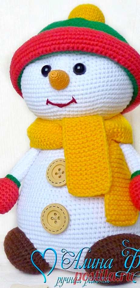 PDF Снеговичок Малыш крючком. FREE crochet pattern; Аmigurumi toy patterns. Амигуруми схемы и описания на русском. Вязаные игрушки и поделки своими руками #amimore - снеговик к Новому году, новогодний снеговичок.