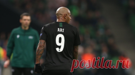 Ари — о детстве в Бразилии: мужчина пытался ограбить пекарню, его расстреляли среди бела дня. Бывший футболист «Спартака» и «Краснодара» Ари вспомнил о своём детстве в фавелах Бразилии. Читать далее