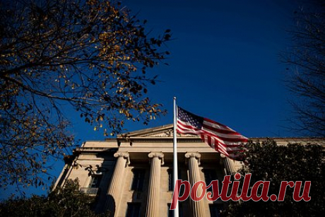 Россиянина обвинили в отмывании денег в США. Американские власти обвинили гражданина России Феликса Медведева в отмывании денег и организация денежных переводов без соответствующей лицензии. Как рассказал федеральный прокурор Райан Бьюканен, 41-летний россиянин, проживающий в штате Джорджия, использовал американскую банковскую систему для нелегального перевода.
