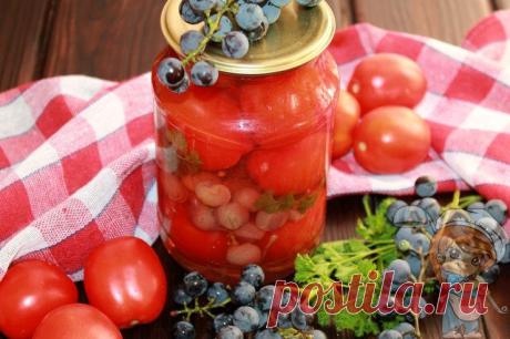 Вкусные изысканные помидоры с виноградом на зиму - Пошаговые фото рецепты без дрожжей, без муки, без мяса, без масла, без яиц Помидоры с виноградом на зиму выходят пикантными, ароматными и сочными, а ягодки придают маринаду удивительный аромат. Выглядит такая закрутка очень эффектно.