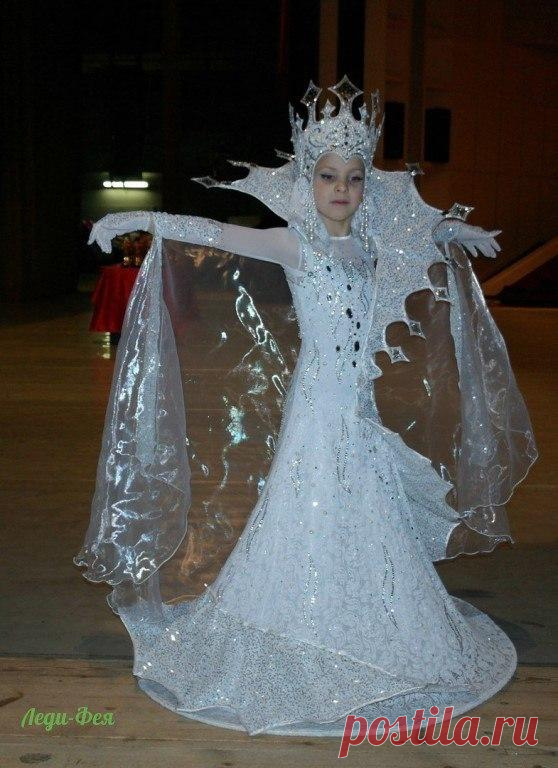 Сшила дочке костюм Снежной королевы ❄