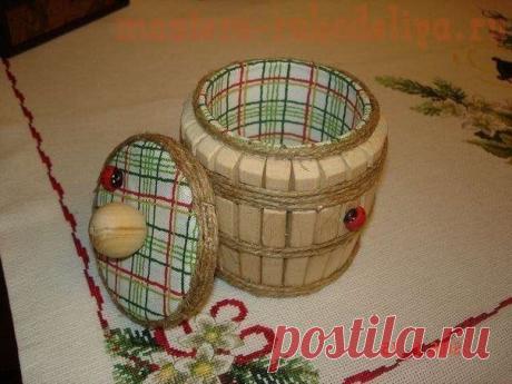 МК Бочонок из прищепок и банки от чипсов