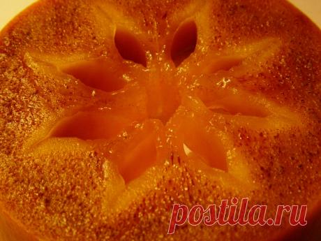 ПОЛЕЗНЫЕ ЗНАНИЯ О ХУРМЕ "Слива богов", "зимняя вишня", "оранжевое солнце", "китайский персик", "сердечное яблоко" — все это о хурме. Неудивительно, что у нее столько ласковых названий, ведь это самая вкусная зимняя ягода.Яркие плоды хурмы не могут не радовать глаз, ведь эта замечательная ягода — одно из главных...