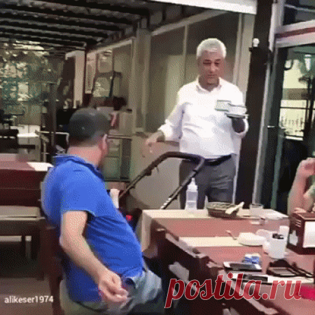 Утренний горячий кофе чрезвычайно бодрит