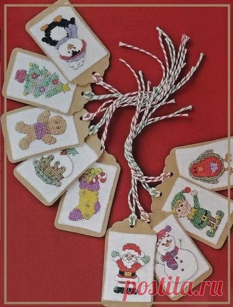 (+2) Новогодние мотивы для подарочной бирки (схемы вышивки крестом)