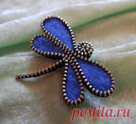 Оригинальные брошки из шерсти и молний