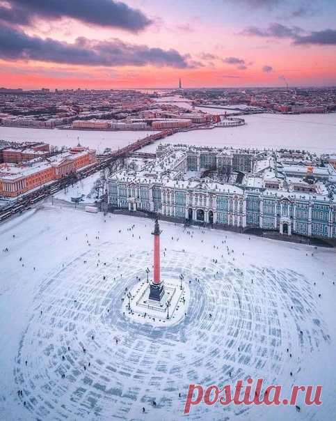 Вторник в Петербурге выдастся облачным и прохладным. Местами на дорогах будет гололедица, а осадков не ожидается.

Ночью на термометрах будет -3…-5 градусов, ветер подует северо-восточный со скоростью 2-4 м/с. Днем температура воздуха будет на уровне -2…-4 градуса, ветер будет дуть восточный со скоростью 3-4 м/с.