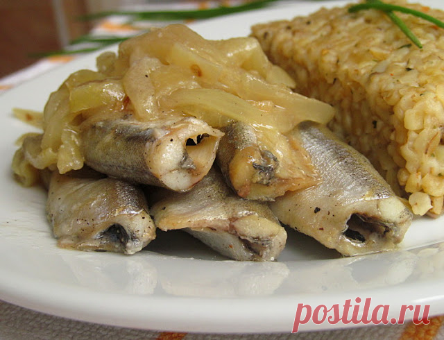 Постигая искусство кулинарии... : Мойва под луковым соусом