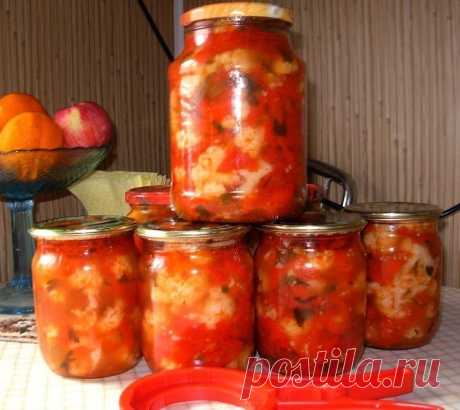 Салат из цветной капусты с помидорами и сладким перцем.

Нам нужно:

• капуста цветная – 2 кг

• помидоры – 1 кг
• болгарский перец – 500 г
• петрушка
• растительное масло – 1 стакан
• сахар – 5 ст. л (без верха)
• соль – 4 ст. л (без верха)
• уксус 9% – 100 мл
Приготовление:
Цветную капусту разобрать на мелкие соцветия и промыть (я разбираю на средние соцветия).
Капусту бланшировать в кипящей воде 3 минуты, затем сразу облить холодной водой.
Помидоры вымыть и нарезать дол...