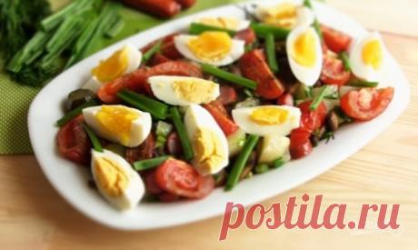 Салат «Сытный»: Картофельный салат с яйцом и помидорами Очень вкусный сытный салат без майонеза с картофелем запеченными помидорами и яйцом!