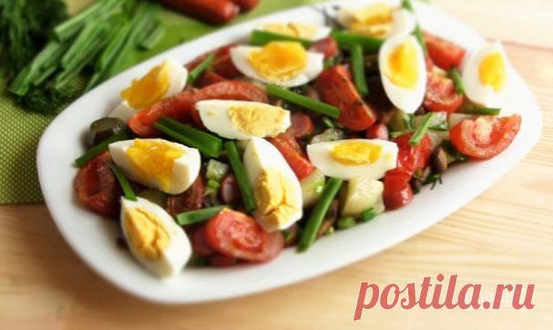 Салат «Сытный»: Картофельный салат с яйцом и помидорами Очень вкусный сытный салат без майонеза с картофелем запеченными помидорами и яйцом!