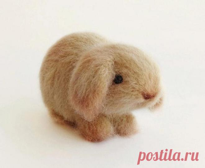 Бесплатный мастер-класс по вязанию Декоративный вислоухий кролик крючком. Автор описания - Кati Galusz. 🧶Схемы вязания игрушек IRINELY.ART🧵