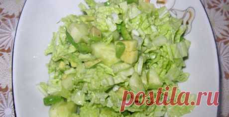 Рецепт салата с авокадо, огурцом и пекинской капустой