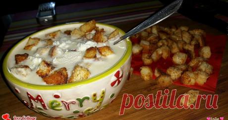 Млечна крем -супа със сирене и крутончетата