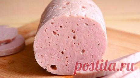 Сделать дома вареную колбасу по ГОСТУ СССР несложно, а вспомнить вкус детства - бесценно При изготовлении большинства колбас помимо нормального мяса используются загустители, перемолотые шкуры, хрящи, соя. В связи с этим натуральный качественный продукт купить сложно, поэтому его лучше сделать самостоятельно. Попробуйте этот усовершенствованный рецепт вареной колбасы по ГОСТу СССР. Ингредиенты: свинина – 700 гр.; говядина – 300 гр.; яйцо; ледяное молоко – 400 гр.; обычная ...