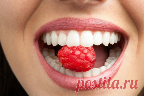 Как различные диеты влияют на наши зубы: мнение стоматолога Многие девушки в погоне за красивым телом садятся на жесткие, иногда даже экстремальные диеты, совершенно не задумываясь о том, как такой опыт отразится на остальных факторах их жизни. К примеру, режи...