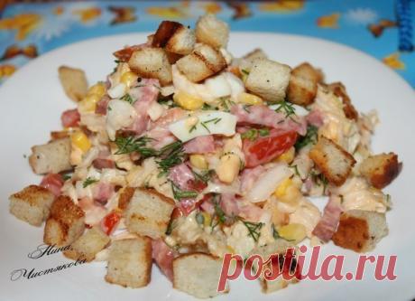6 салатов с ПЕКИНСКОЙ КАПУСТОЙ. 1. Салат "Быстро и вкусно" Ингредиенты: - капуста - свежий огурец - лучок - колбаска (кому какая нравится) - майонез - специи Приготовление: 1. Капусту шинкуем (у нас пекинская, с ней вкуснее) 2. Огурец режем соломкой (я люблю чтоб соломка была по-крупней) 3. Колбасу режем соломкой 4. Лук режем полукольцами 5. Добавляем майонез, соль, перец и всё перемешиваем! Наш салат готов! 2. Салат "Цезарь" Ингредиенты: - куриная грудка (филе) - салат…