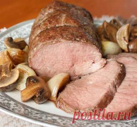 Ростбиф с запеченным луком и шампиньонами