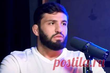 Российский боец UFC описал жизнь в США «у меня крыша едет». Российский и армянский боец смешанного стиля (MMA) Арман Царукян рассказал о жизни в США. «Мне нравится жизнь в Америке, но чего-то не хватает. Вот поживу в Майами — два месяца, и у меня крыша едет. Хочется куда-то уехать», — заявил спортсмен. Он заявил, что после ему нужно уехать в другое место.