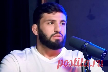 Российский боец UFC описал жизнь в США «у меня крыша едет». Российский и армянский боец смешанного стиля (MMA) Арман Царукян рассказал о жизни в США. «Мне нравится жизнь в Америке, но чего-то не хватает. Вот поживу в Майами — два месяца, и у меня крыша едет. Хочется куда-то уехать», — заявил спортсмен. Он заявил, что после ему нужно уехать в другое место.