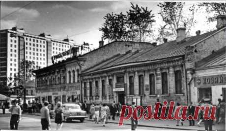 Сокольническая площадь 1976 год.
У метро Сокольники.