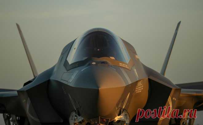 Британский истребитель-невидимка F-35B экстренно сел в японском аэропорту. Британский истребитель-невидимка F-35B экстренно сел в аэропорту Кагосимы в Японии, сообщил NHK.