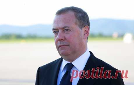 Медведев заявил, что запрет УПЦ &quot;не пройдет даром&quot; Украине. Запрет УПЦ является &quot;полноценным сатанизмом&quot;, поддерживаемым Западом, считает замглавы Совбеза РФ